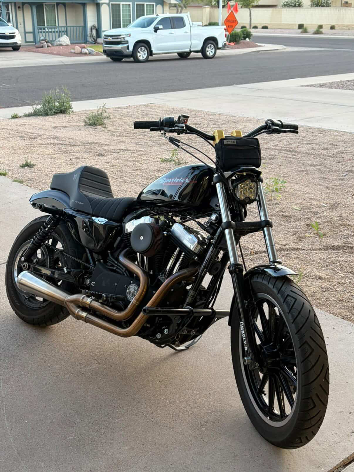 NEVER SURRENDER 04+ Sportster Highnoon Grey Stitch